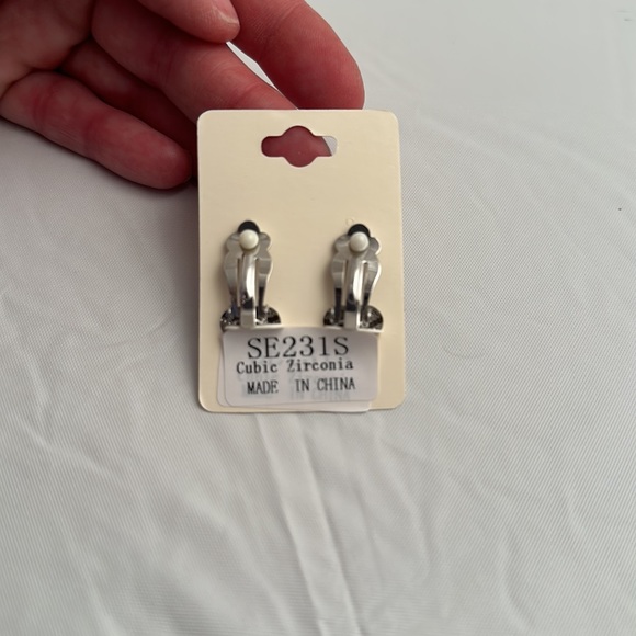 KOA Collection navy rounded triangle clear cubic zirconia border clip earrings - Picture 2 of 4